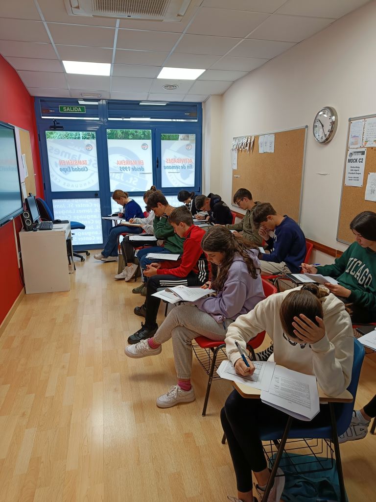 Alumnos en la academia de inglés St. James en Mairena del Aljarafe